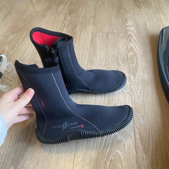 Aqua Lung & ScubaPro Dive Set- Fins Set, Dive Sock Boots, Goggles, & Snorkel - Picture 14 of 16